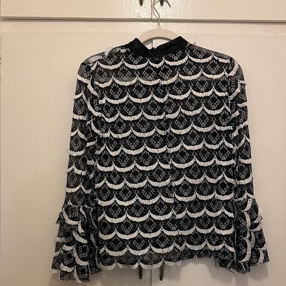 Chic Scallop Lace Black and White Blouse - Picture 6 of 8